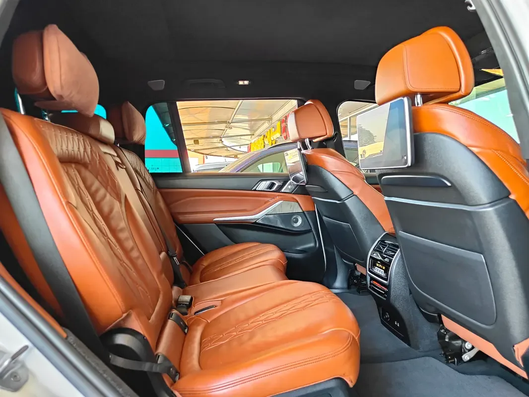 BMW X7 xDrive50i Steptronic (462 حصان) - 19