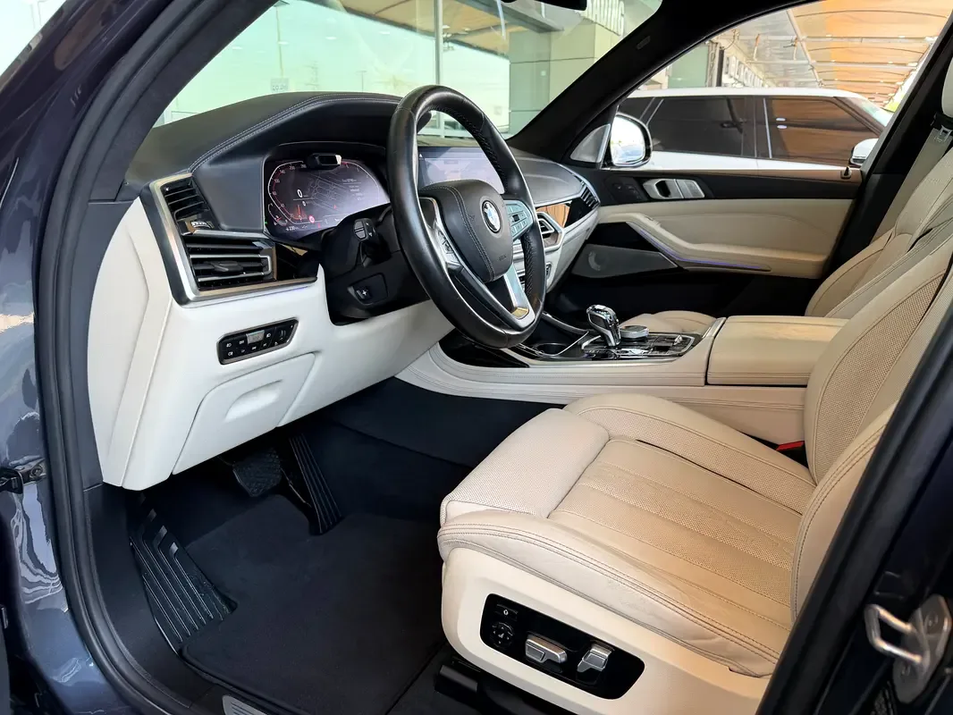 BMW X7 xDrive50i Steptronic (462 حصان) - 12