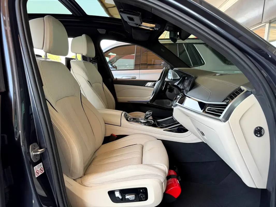 BMW X7 xDrive50i Steptronic (462 حصان) - 15