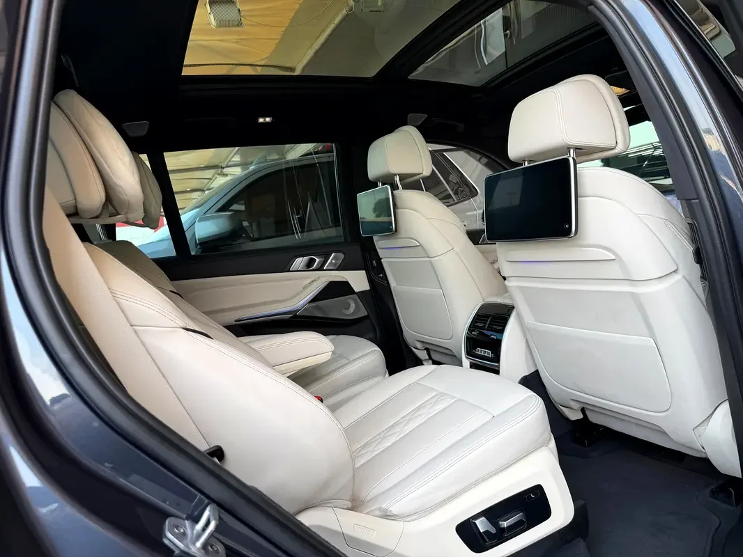 BMW X7 xDrive50i Steptronic (462 حصان) - 18