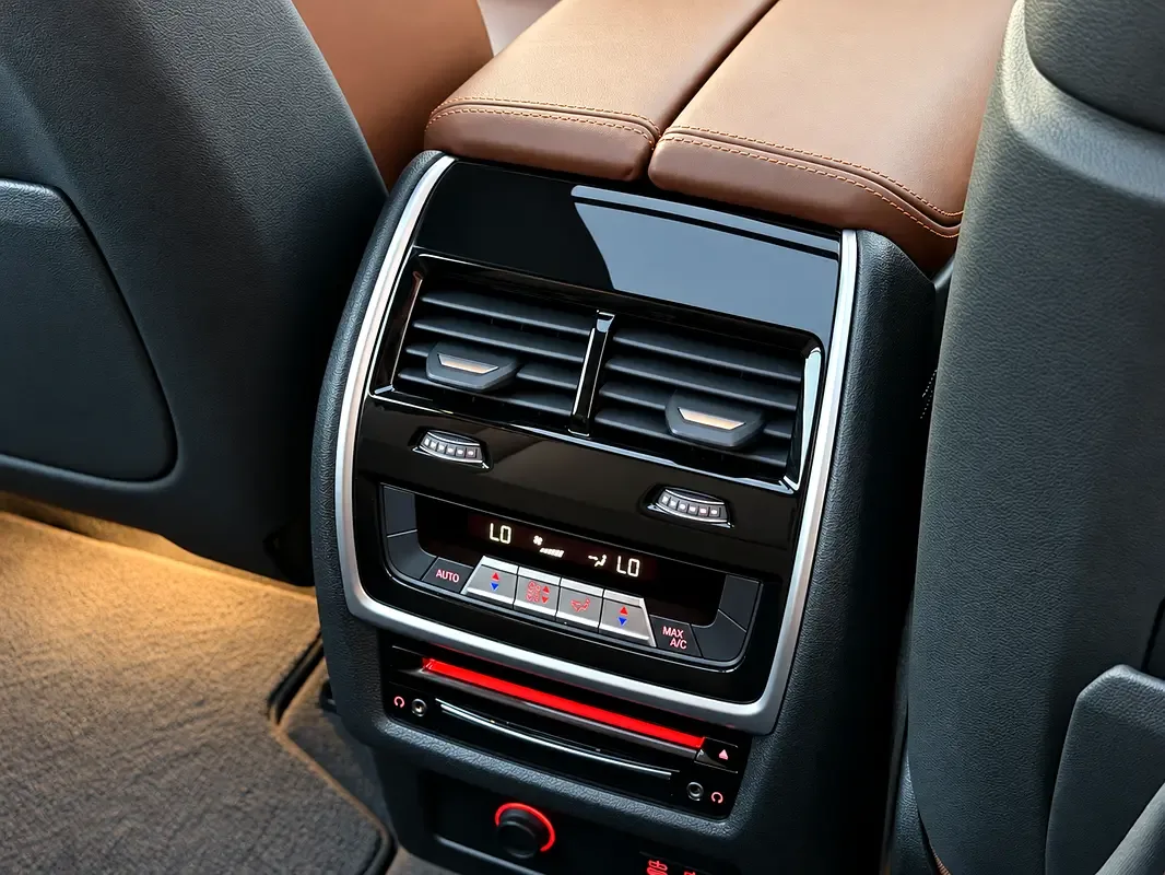 BMW X7 xDrive50i Steptronic (462 hp) - 16