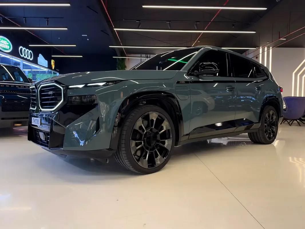 BMW XM 4.4 AT 4WD (653 hp) - 2
