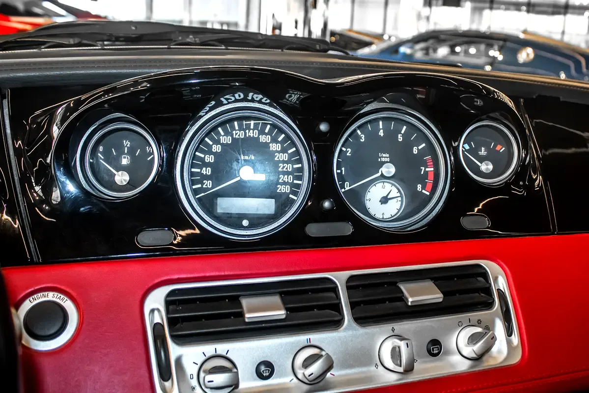 BMW Z8 4.9 MT (400 حصان) - 12