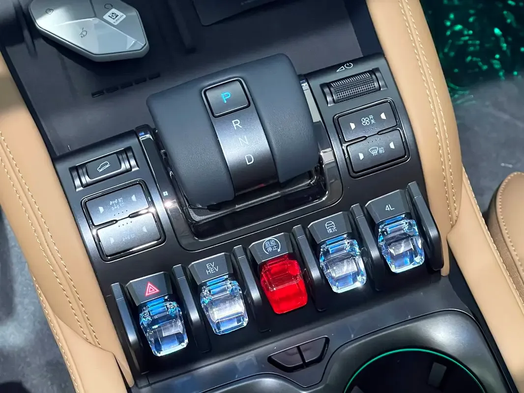 BYD FangChengBao Leopard 5 1.5 CVT AWD (687 حصان) - 17