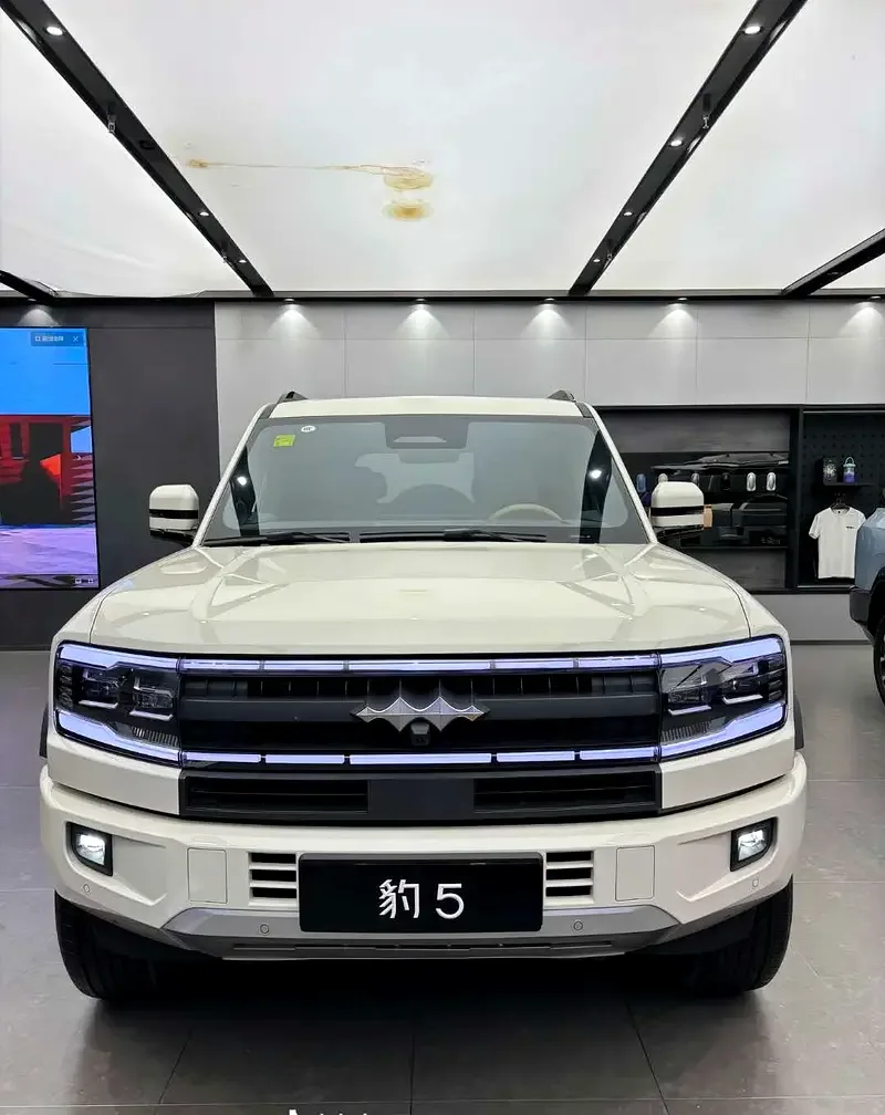 BYD FangChengBao Leopard 5 1.5 CVT AWD (687 hp) - 2