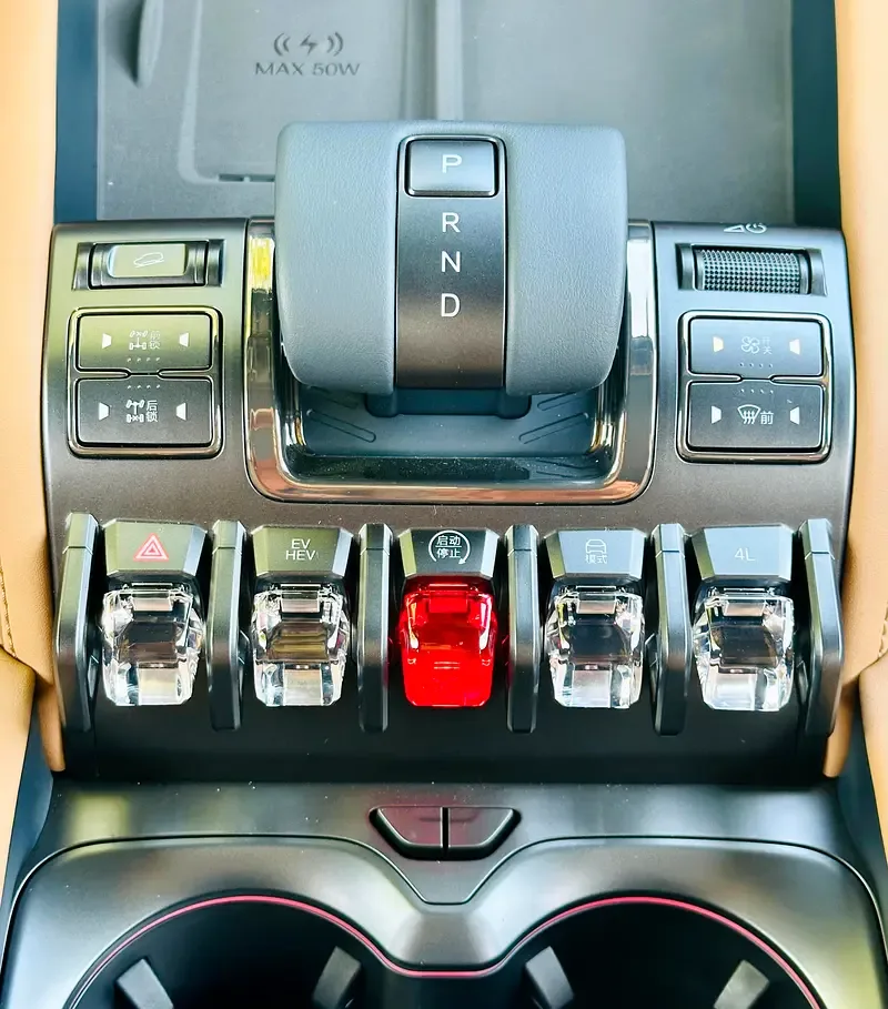 BYD FangChengBao Leopard 5 1.5 CVT AWD (687 حصان) - 13