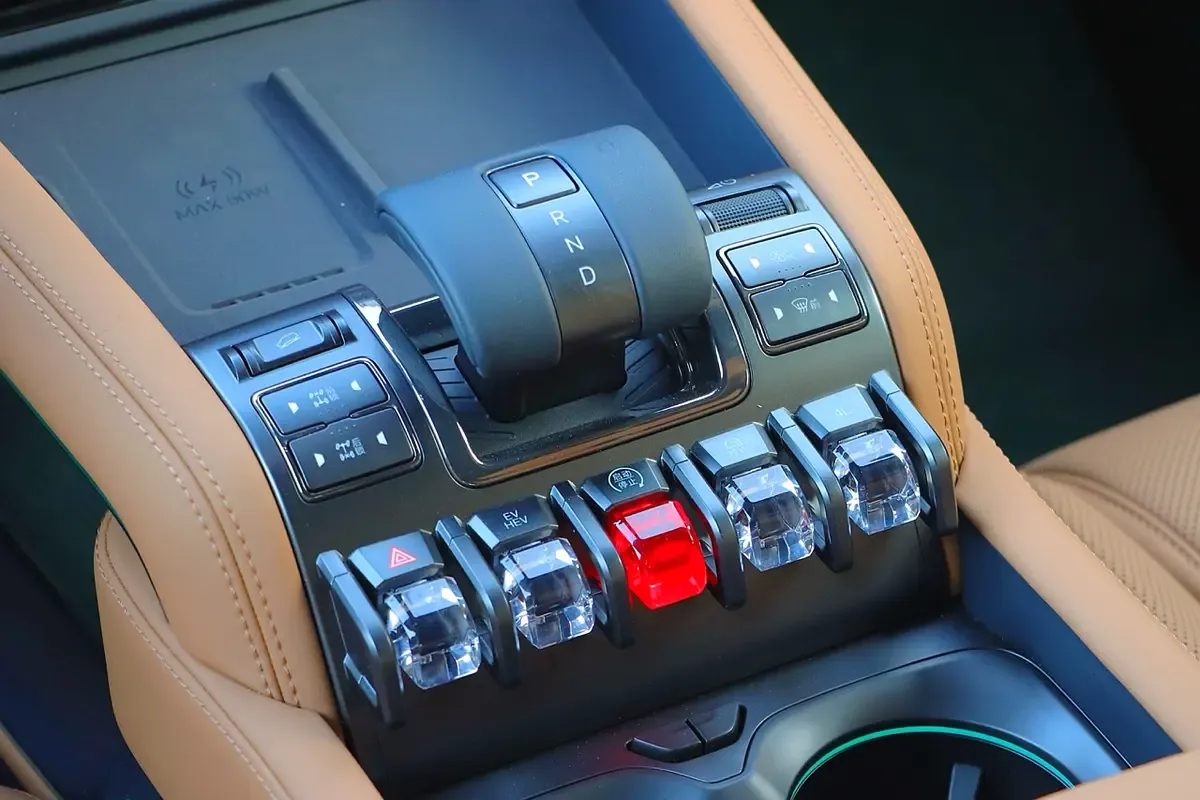 BYD FangChengBao Leopard 5 1.5 CVT AWD (687 حصان) - 13