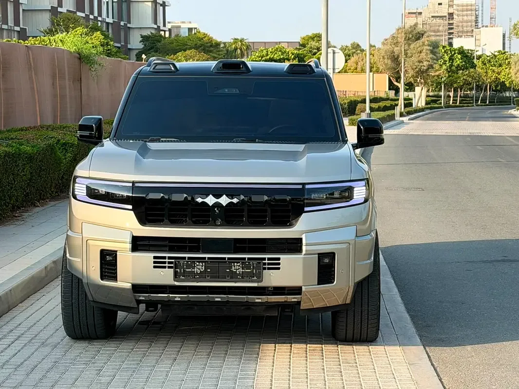 BYD FangChengBao Leopard 8 2.0 AT 4WD (952 hp)