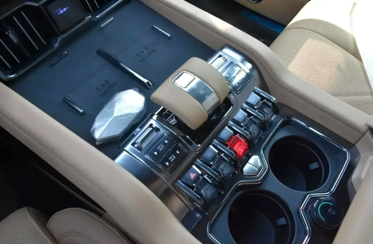 BYD FangChengBao Leopard 8 2.0 AT 4WD (952 hp) - 7