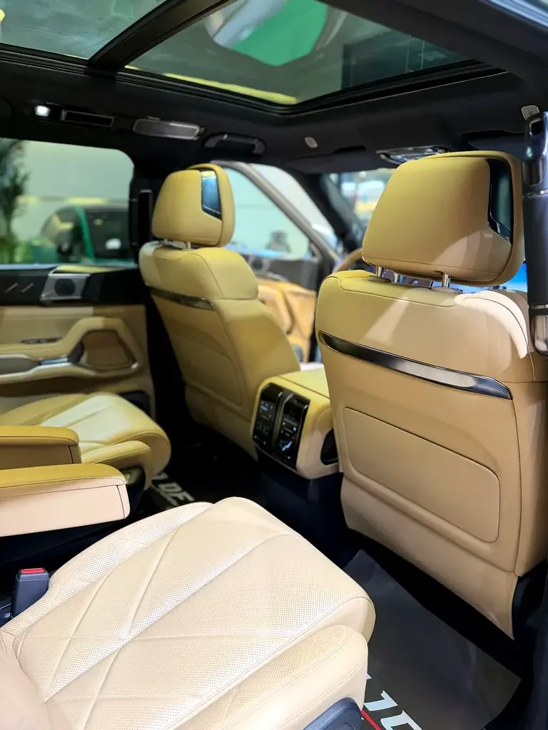 BYD FangChengBao Leopard 8 2.0 AT 4WD (952 hp) - 13