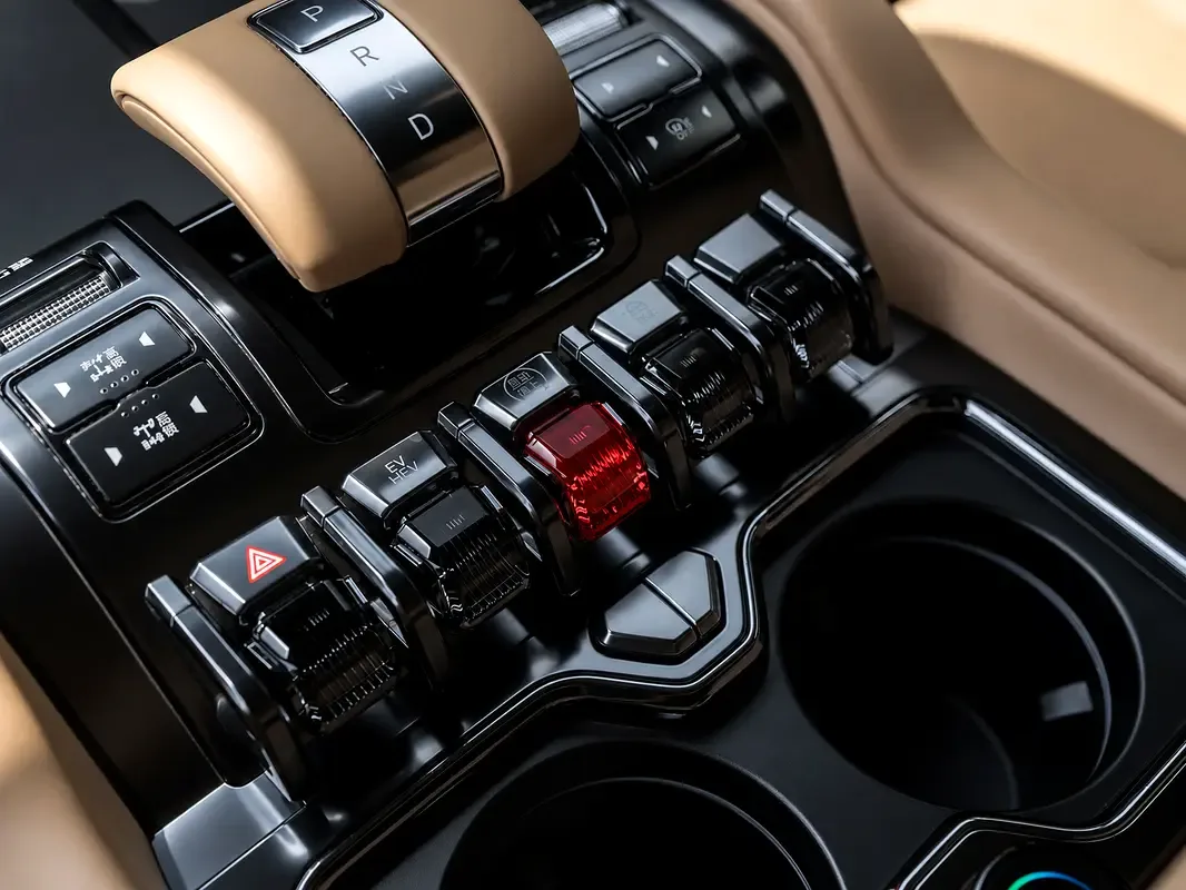 BYD FangChengBao Leopard 8 2.0 AT 4WD (952 hp) - 11