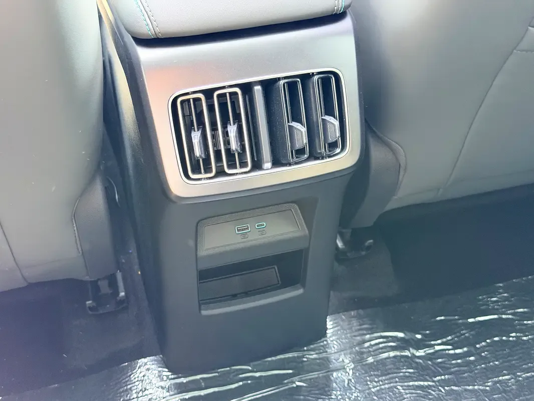 BYD Song L E AT RWD (313 hp) - 15