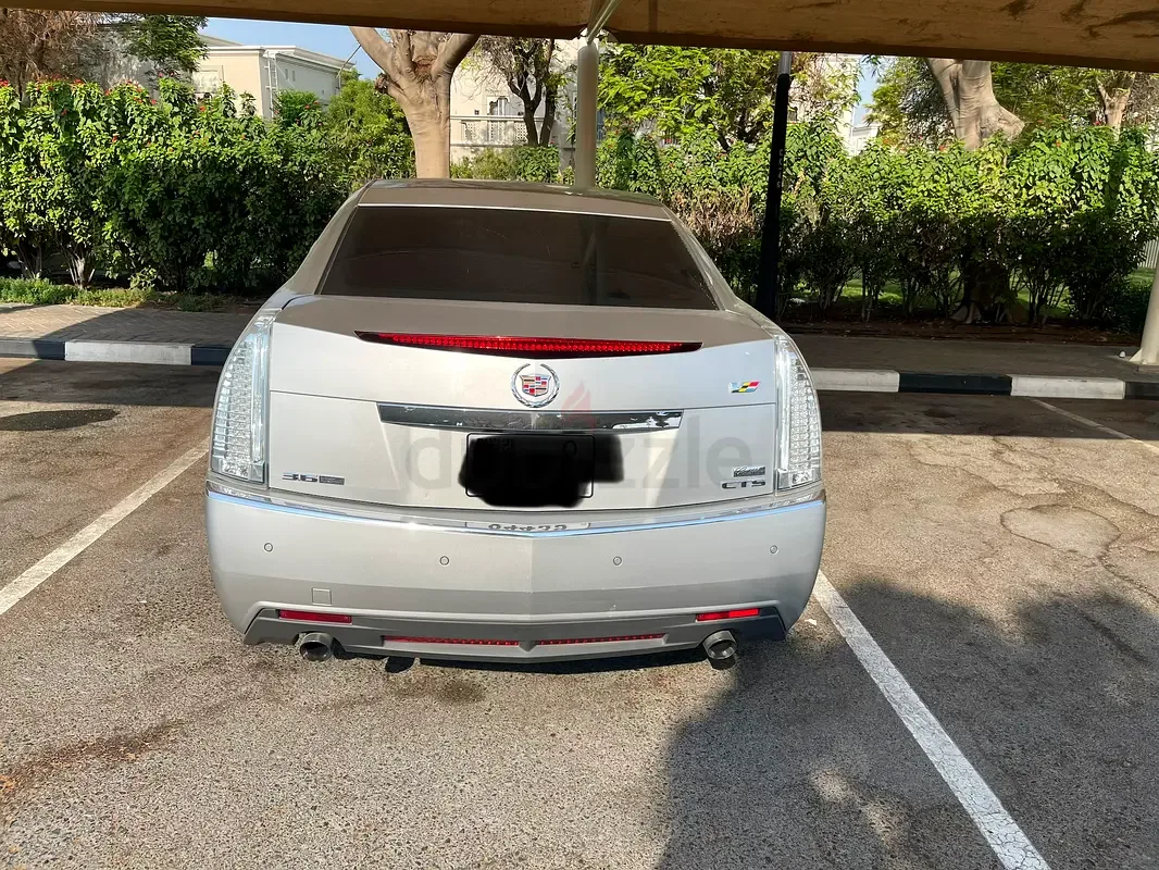 Cadillac CTS-V 6.2 AT (564 حصان) - 6