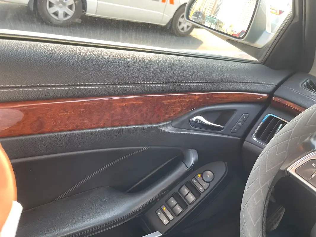 Cadillac CTS-V 6.2 AT (564 حصان) - 16