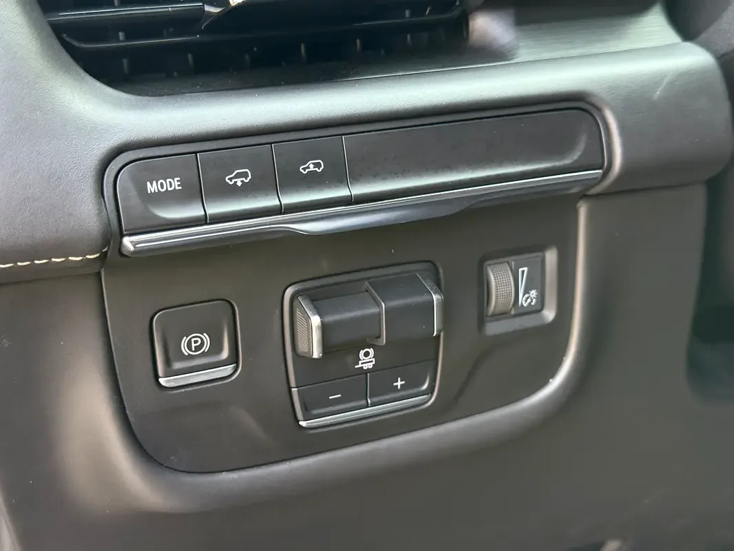 Cadillac Escalade 6.2 AT 4WD (416 حصان) - 16