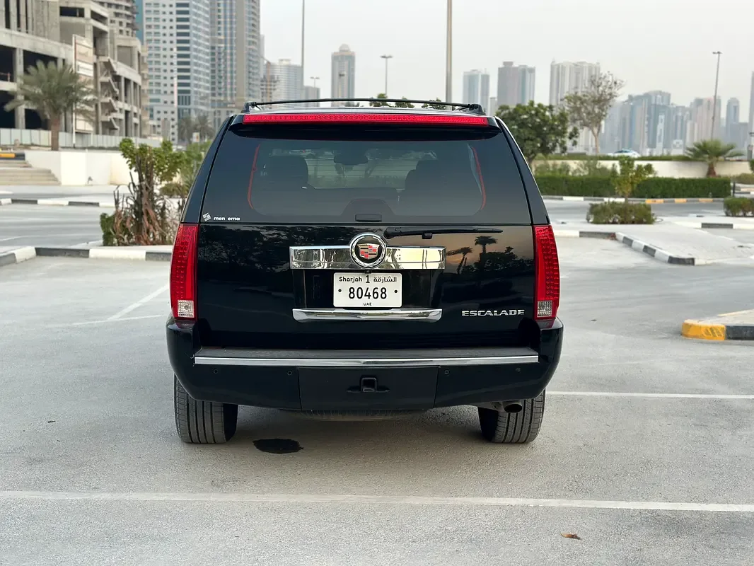Cadillac Escalade 6.2 AT AWD (409 حصان) - 6