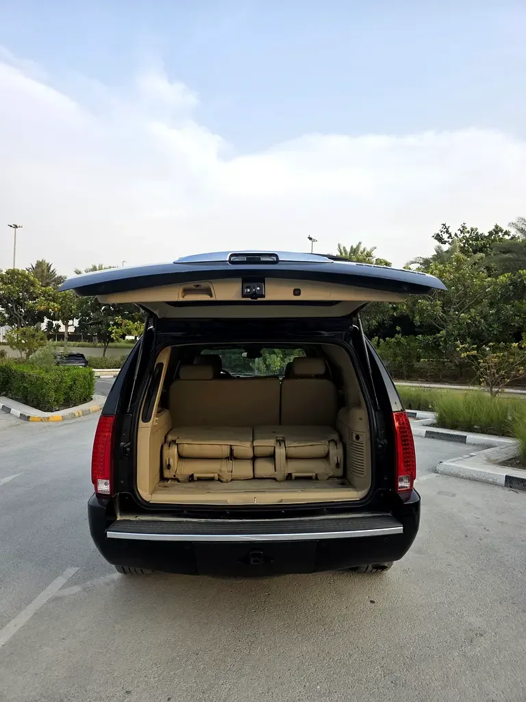 Cadillac Escalade 6.2 AT AWD (409 حصان) - 11