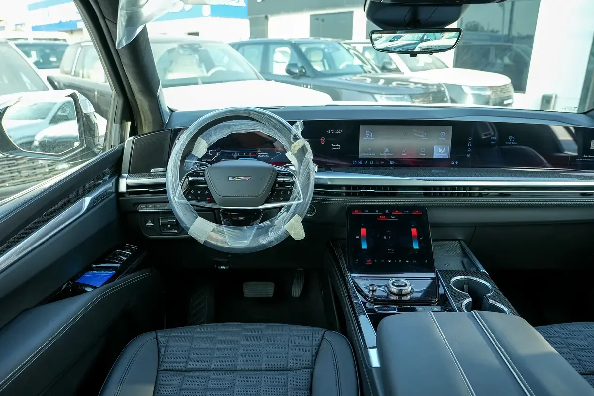 Cadillac Escalade 6.2 AT AWD (420 حصان) - 10