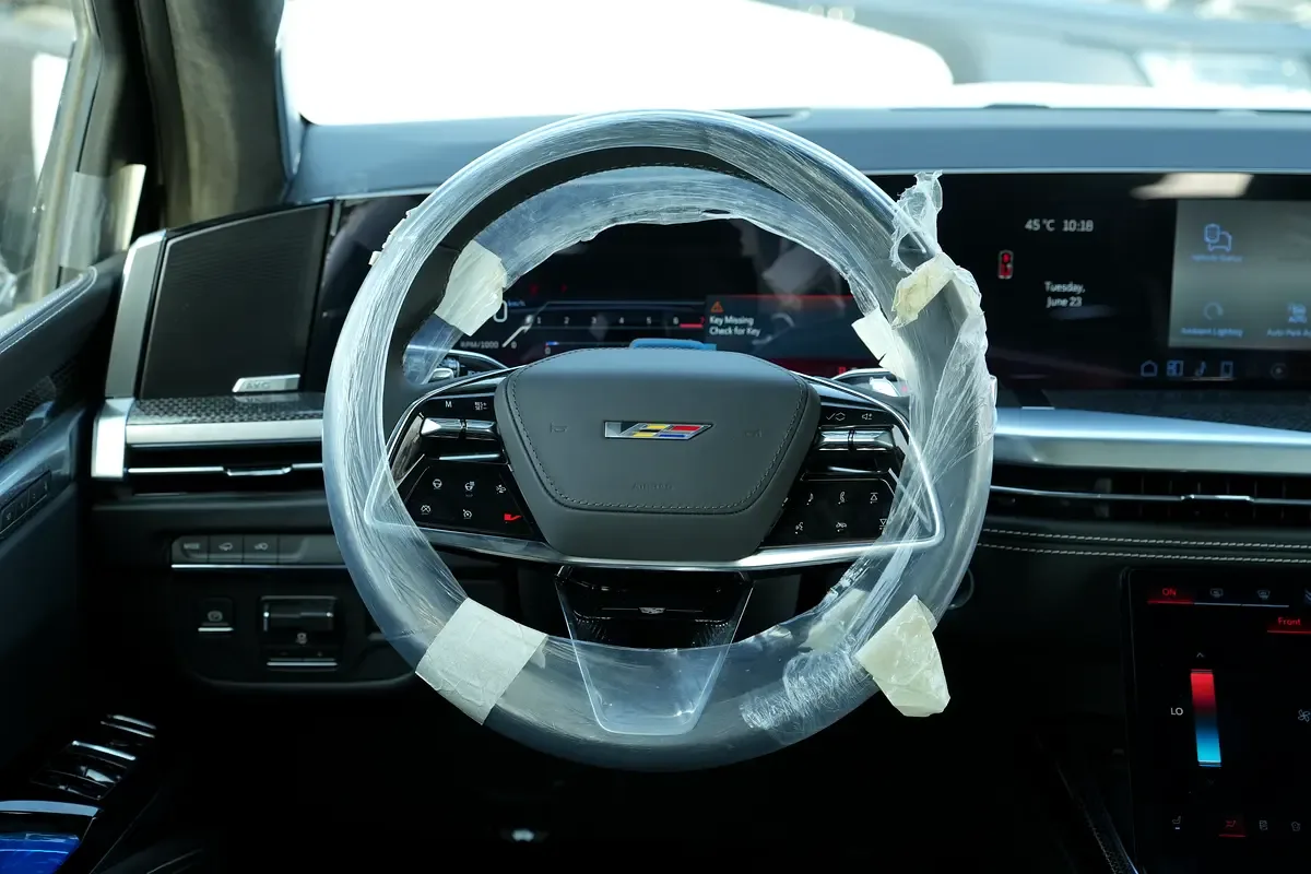 Cadillac Escalade 6.2 AT AWD (420 حصان) - 11