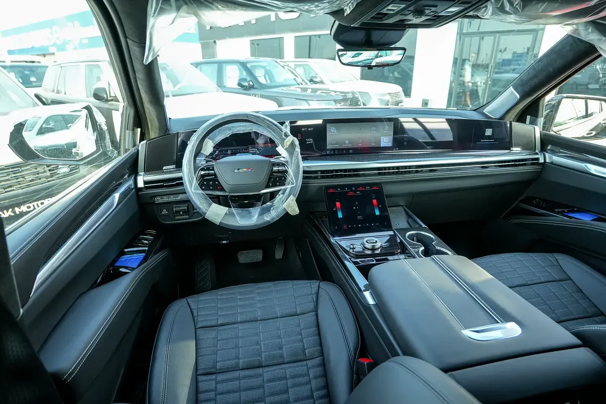 Cadillac Escalade 6.2 AT AWD (420 حصان) - 9