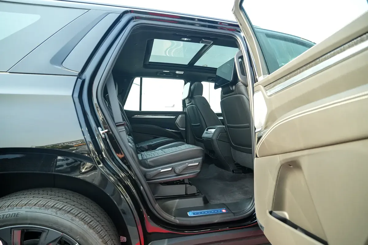 Cadillac Escalade 6.2 AT AWD (420 حصان) - 14