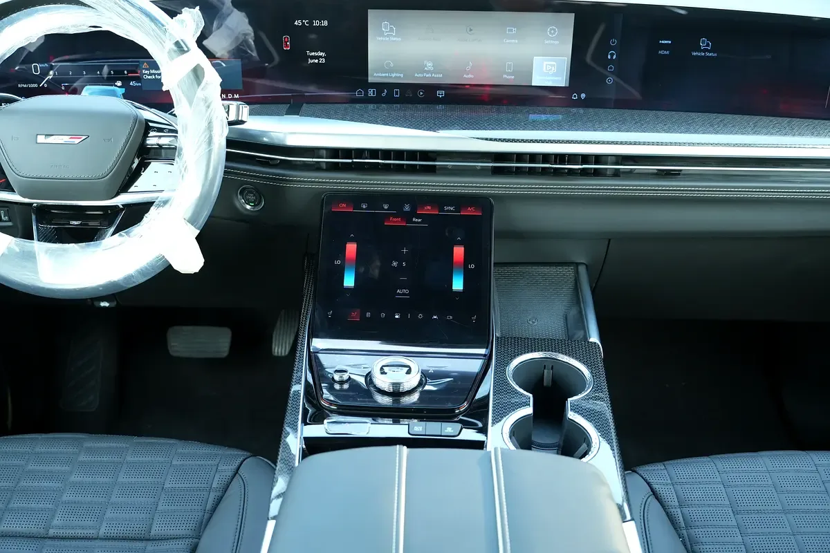 Cadillac Escalade 6.2 AT AWD (420 حصان) - 12