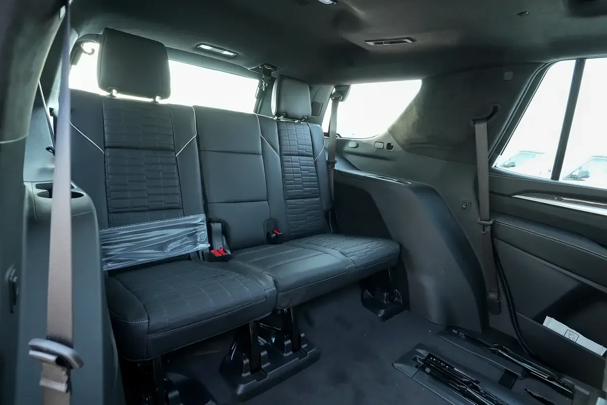 Cadillac Escalade 6.2 AT AWD (420 حصان) - 16