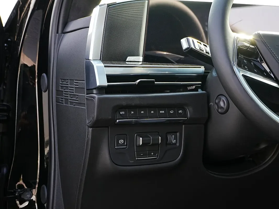 Cadillac Escalade 6.2 AT AWD (420 hp) - 16