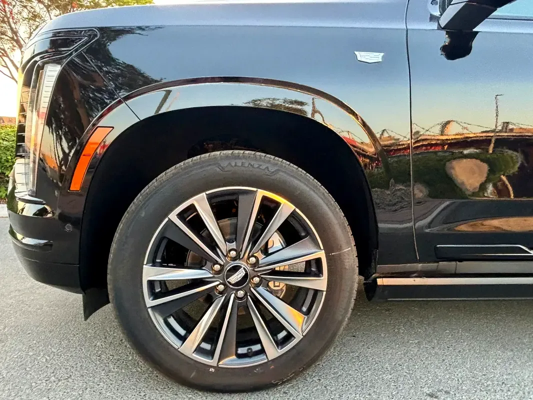 Cadillac Escalade 6.2 AT AWD (420 حصان) - 6