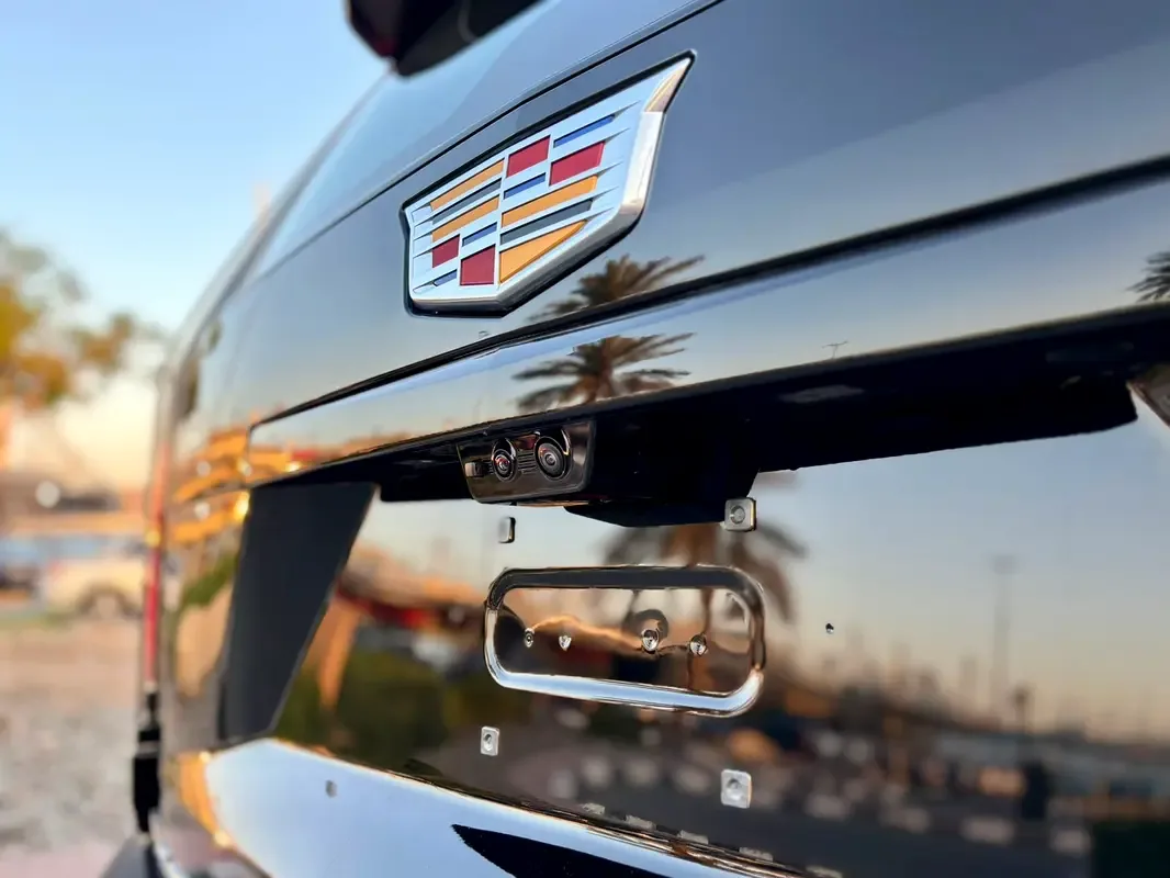 Cadillac Escalade 6.2 AT AWD (420 حصان) - 9