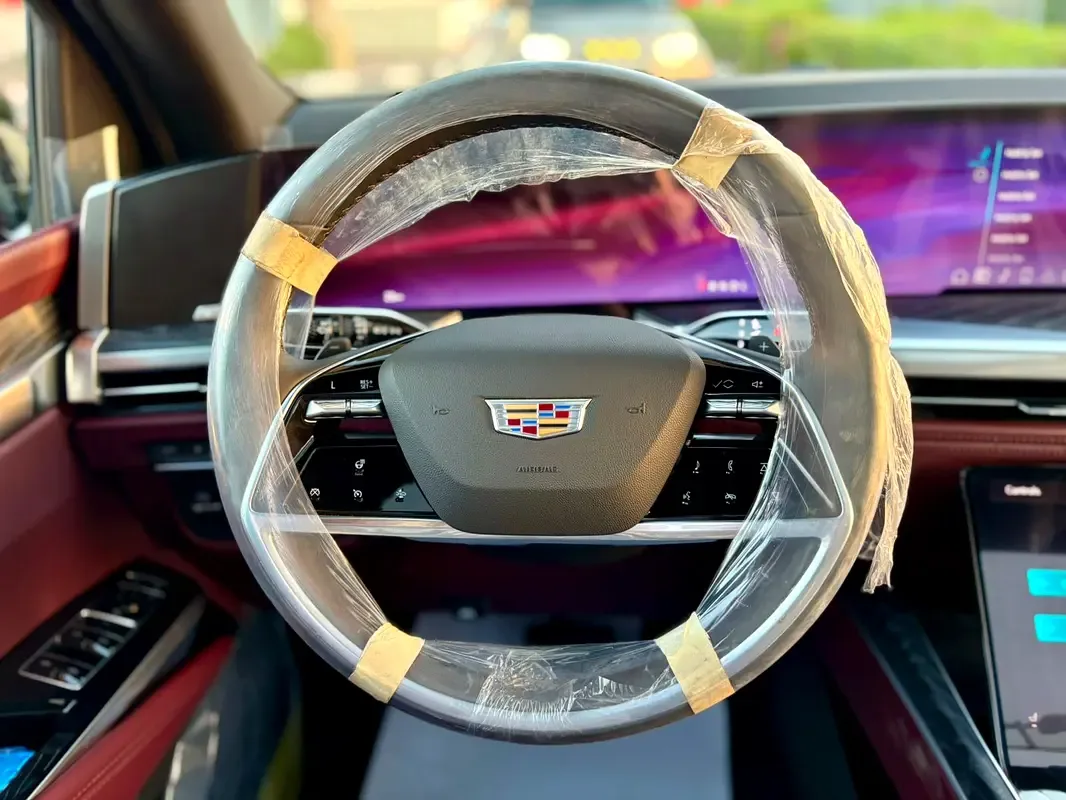 Cadillac Escalade 6.2 AT AWD (420 حصان) - 14