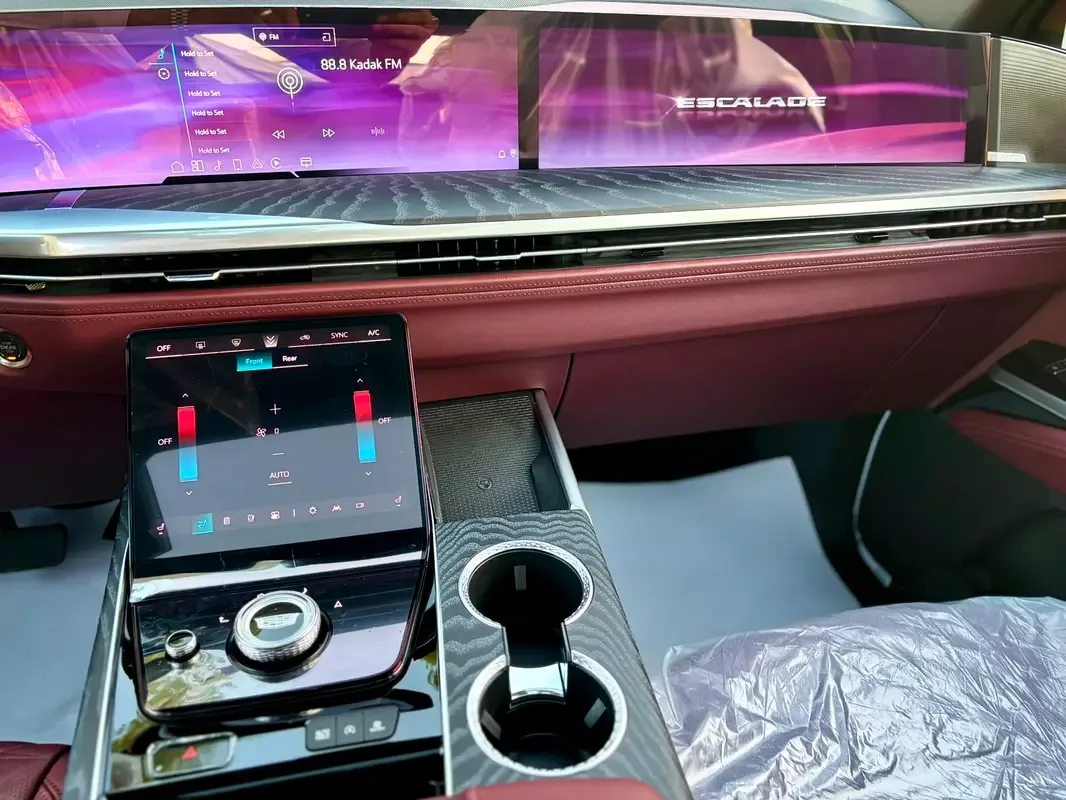 Cadillac Escalade 6.2 AT AWD (420 حصان) - 12