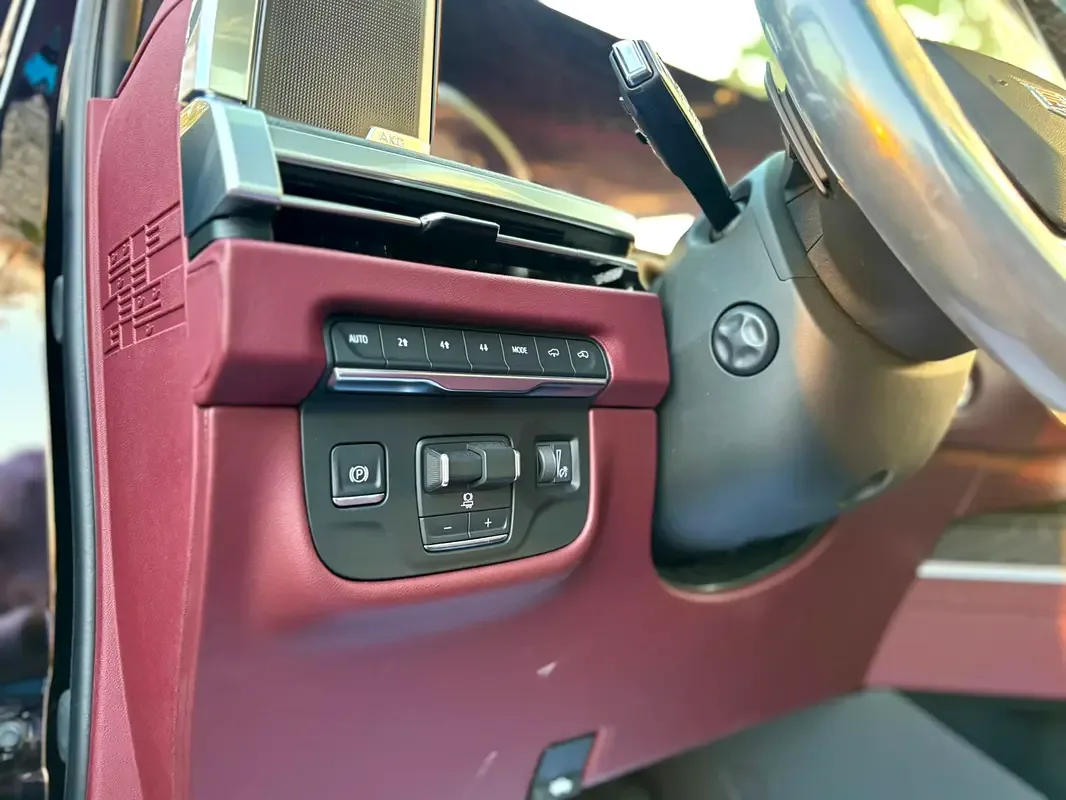 Cadillac Escalade 6.2 AT AWD (420 حصان) - 15