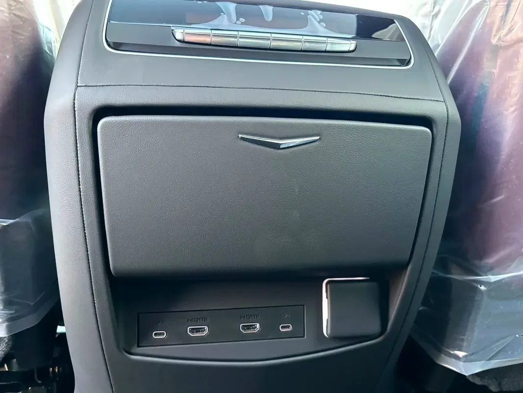 Cadillac Escalade 6.2 AT AWD (420 حصان) - 20