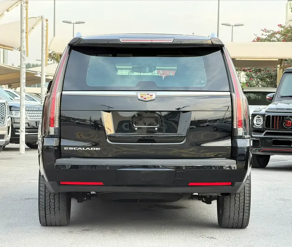 Cadillac Escalade 6.2 AT AWD (426 حصان) - 2