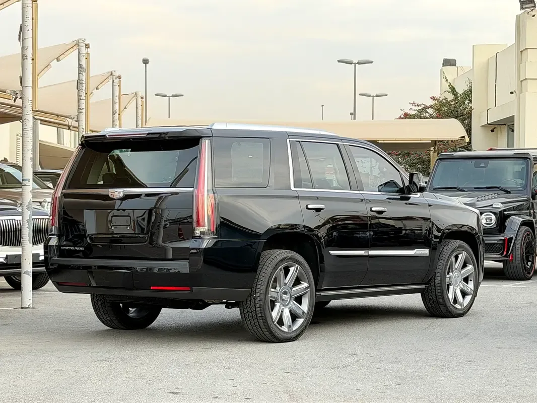 Cadillac Escalade 6.2 AT AWD (426 حصان) - 4