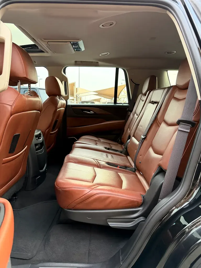 Cadillac Escalade 6.2 AT AWD (426 حصان) - 10