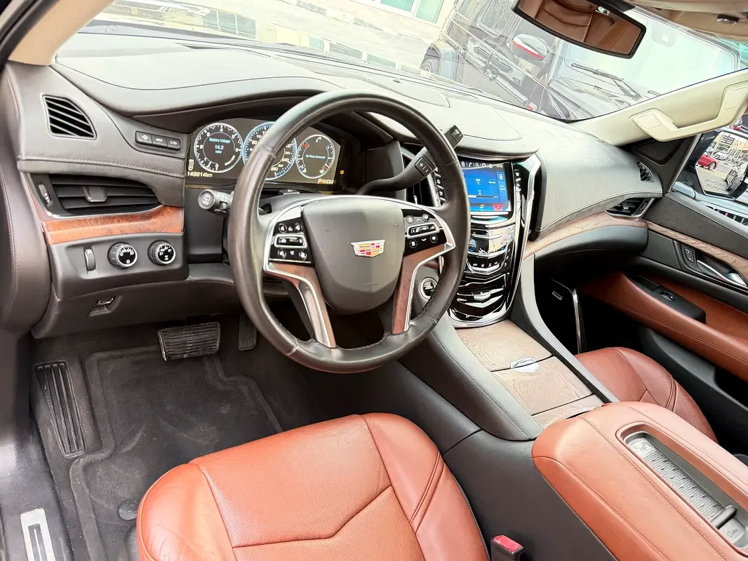 Cadillac Escalade 6.2 AT AWD (426 حصان) - 8