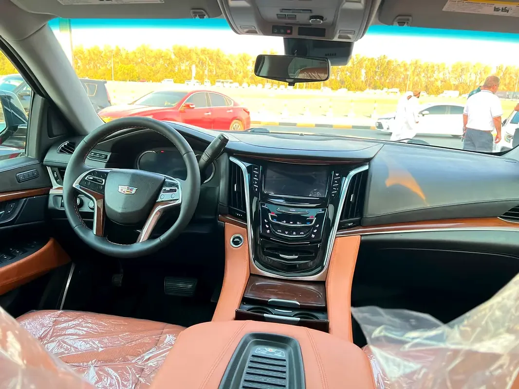 Cadillac Escalade 6.2 AT AWD (426 hp) - 12