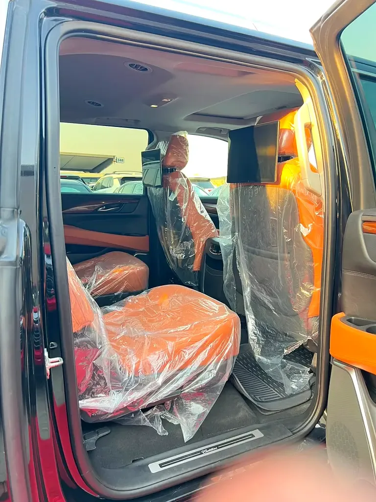 Cadillac Escalade 6.2 AT AWD (426 hp) - 10