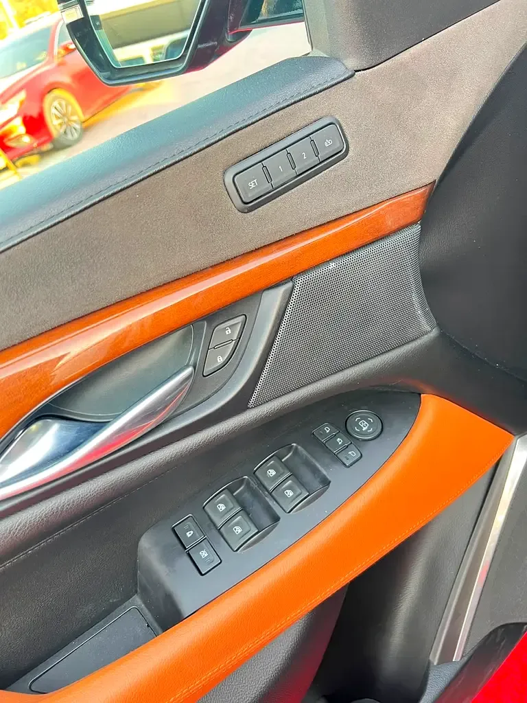 Cadillac Escalade 6.2 AT AWD (426 hp) - 17