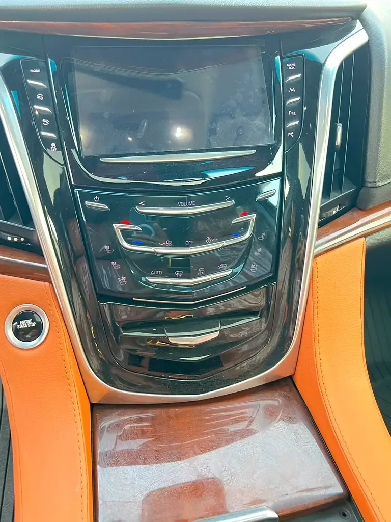 Cadillac Escalade 6.2 AT AWD (426 hp) - 20