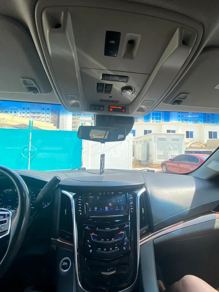 Cadillac Escalade 6.2 AT AWD (426 hp) - 10