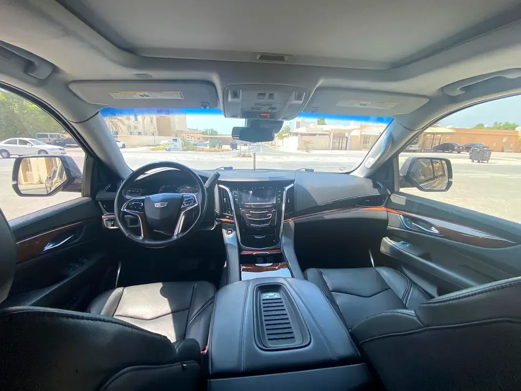 Cadillac Escalade 6.2 AT AWD (426 hp) - 13