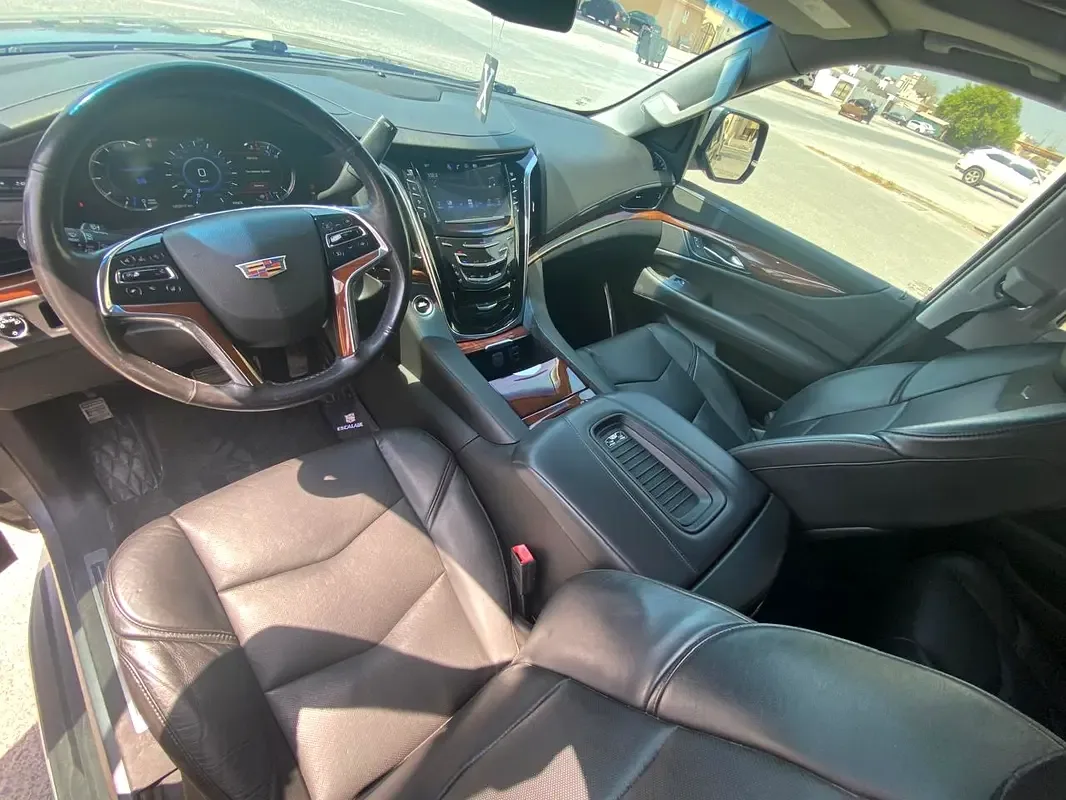 Cadillac Escalade 6.2 AT AWD (426 hp) - 14