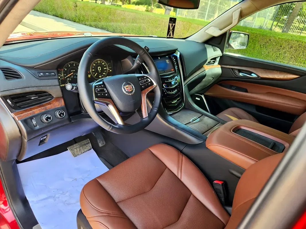Cadillac Escalade 6.2 AT AWD (426 حصان) - 2