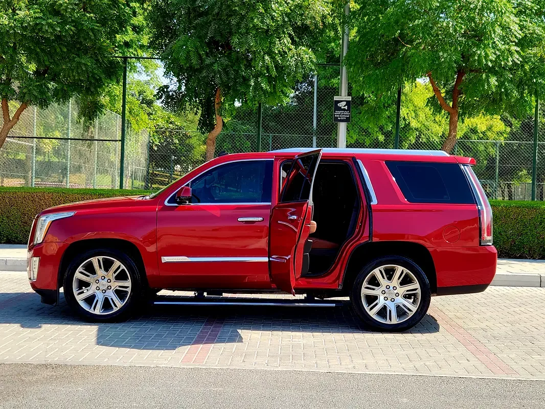Cadillac Escalade 6.2 AT AWD (426 حصان) - 6