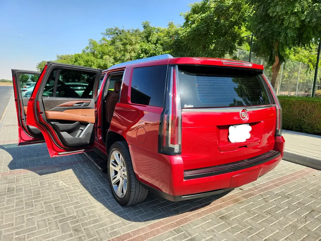 Cadillac Escalade 6.2 AT AWD (426 حصان) - 12