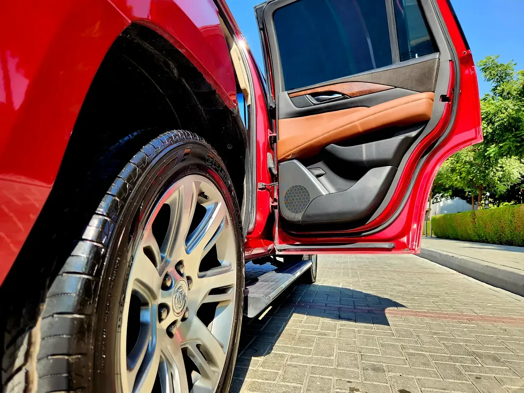 Cadillac Escalade 6.2 AT AWD (426 حصان) - 16