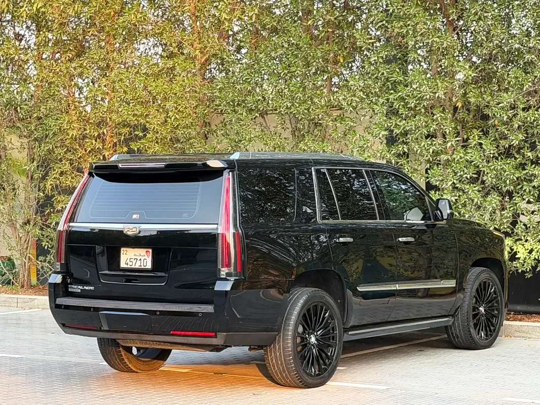 Cadillac Escalade 6.2 AT AWD (426 حصان) - 6